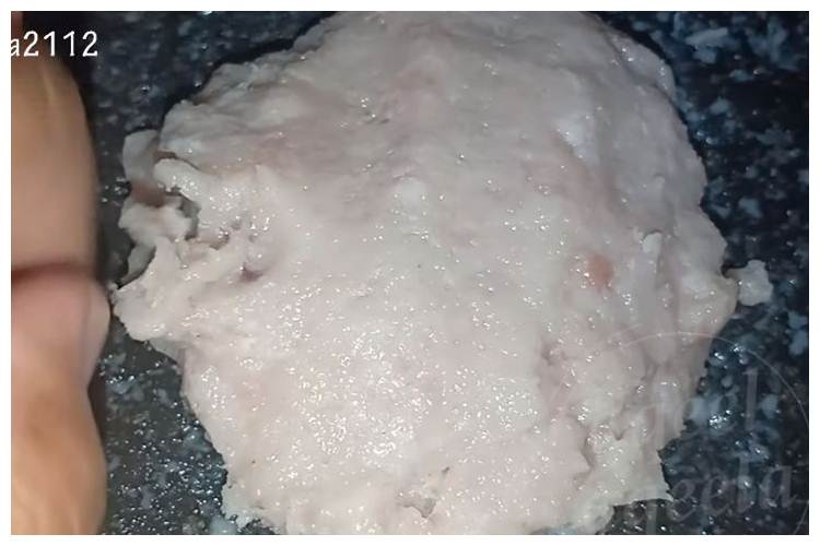 Tanpa chopper atau blender, ini trik praktis menghaluskan daging ayam