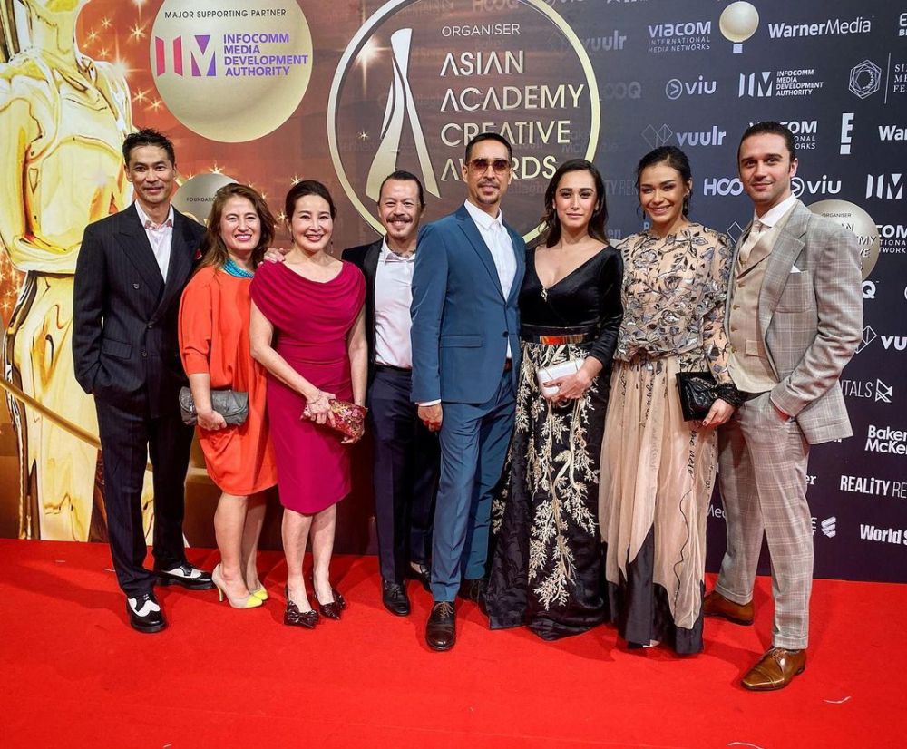 potret kebersamaan adinia wirasti & michael wahr © berbagai sumber