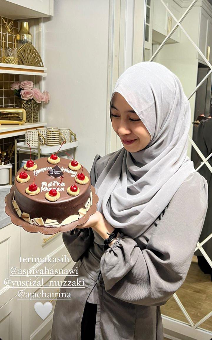 7 Momen ulang tahun Adiba Khanza ke-23, kehadiran Egi Maulana jadi perhatian © 2023 brilio.net 7 Momen ulang tahun Adiba Khanza ke-23, kehadiran Egi Maulana jadi perhatian © 2023 brilio.net