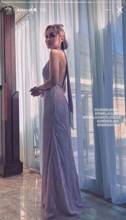 pesona sara wijayanto di nikahan adinia wirasti © berbagai sumber