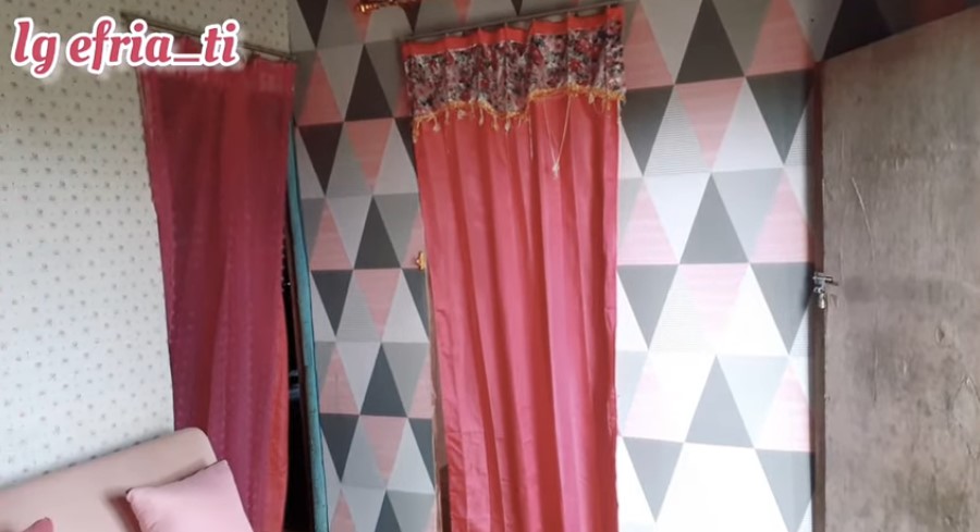 rumah kayu dalamnya estetik © YouTube