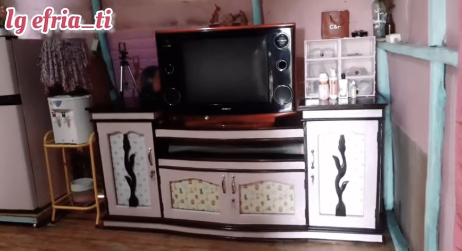 rumah kayu dalamnya estetik © YouTube