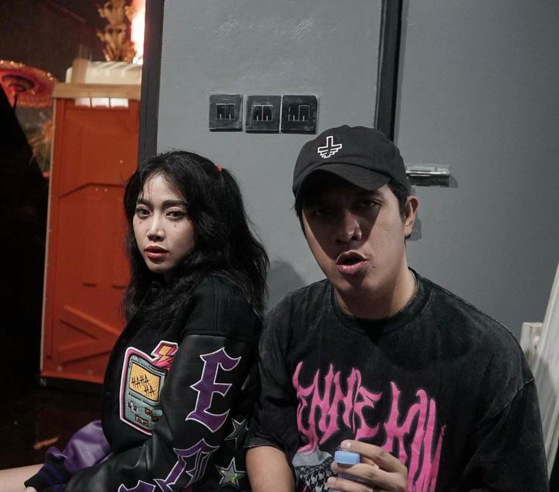 Potret kemesraan Widi Vierratale bareng kekasih © 2023 brilio.net Potret kemesraan Widi Vierratale bareng kekasih © 2023 brilio.net