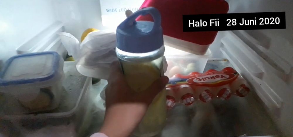 Trik ampuh menghilangkan rasa pahit lemon untuk infused water, tak perlu diremas garam