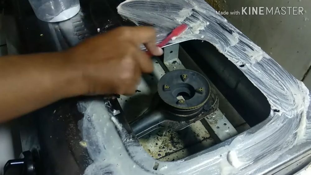 Cukup dengan 2 bahan, ini cara membersihkan karat di permukaan kompor gas
