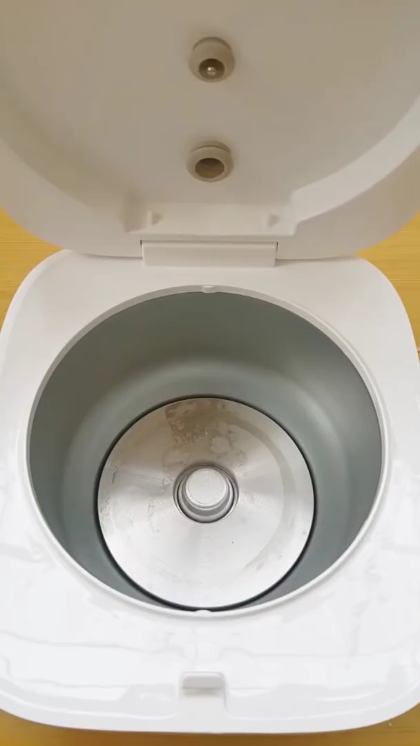 Tanpa pakai baking soda, ini cara ampuh hilangkan kerak di dasar rice cooker agar bersih maksimal