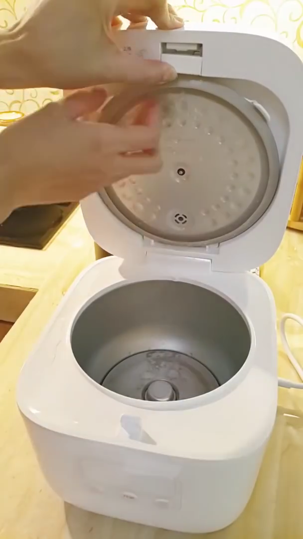 Tanpa pakai baking soda, ini cara ampuh hilangkan kerak di dasar rice cooker agar bersih maksimal