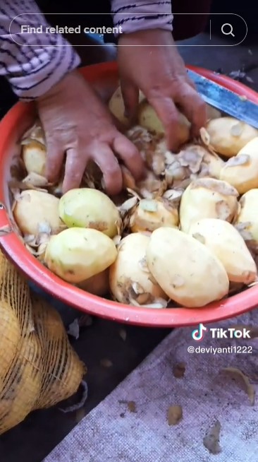 Cara menyimpan kentang kupas ala warganet ini unik banget, tak menghitam meski tanpa direndam air