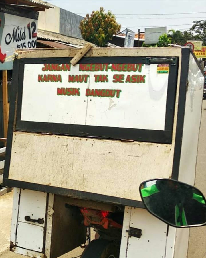 pedagang keliling ini nyeleneh © berbagai sumber