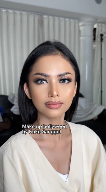 wanita dimakeup gaya artis Hollywood © TikTok