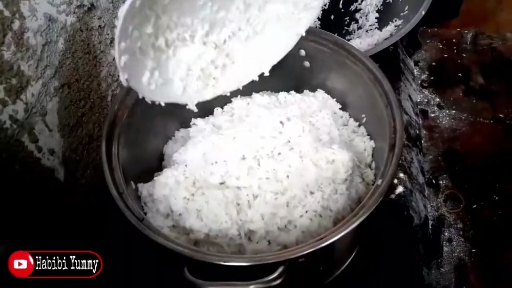 Tanpa mengurangi takaran airnya, ini cara bikin nasi pera yang kering dan kepyar dari beras pulen