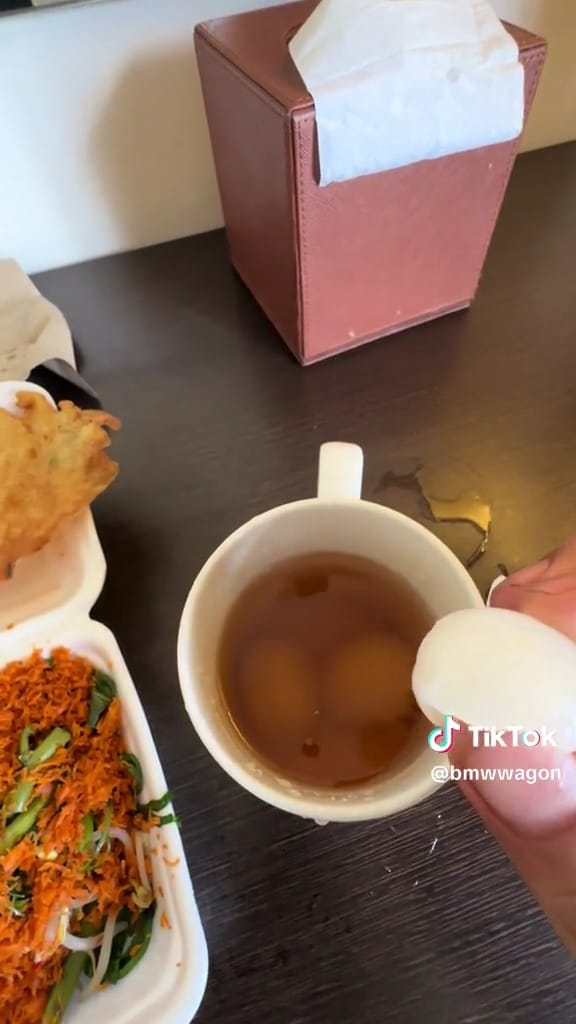 Okin dapat minuman super nyeleneh © TikTok