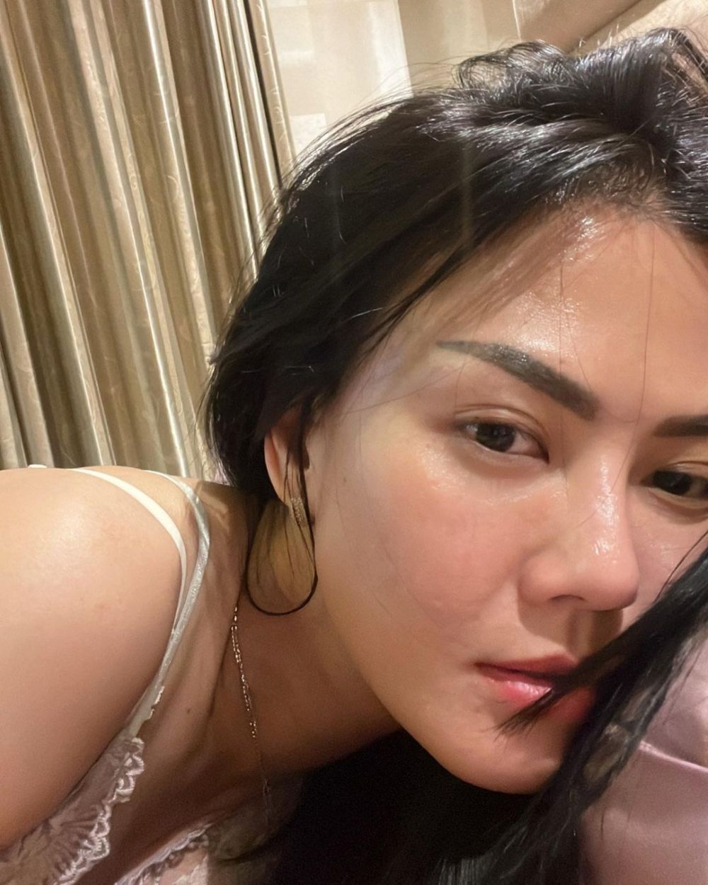 potret nita gunawan no makeup bikin salah fokus © berbagai sumber