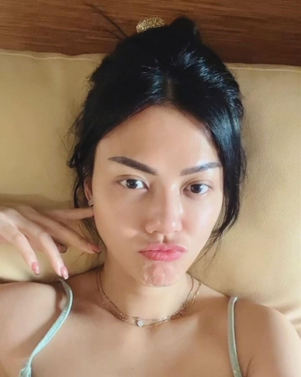 potret nita gunawan no makeup bikin salah fokus © berbagai sumber potret nita gunawan no makeup bikin salah fokus © berbagai sumber