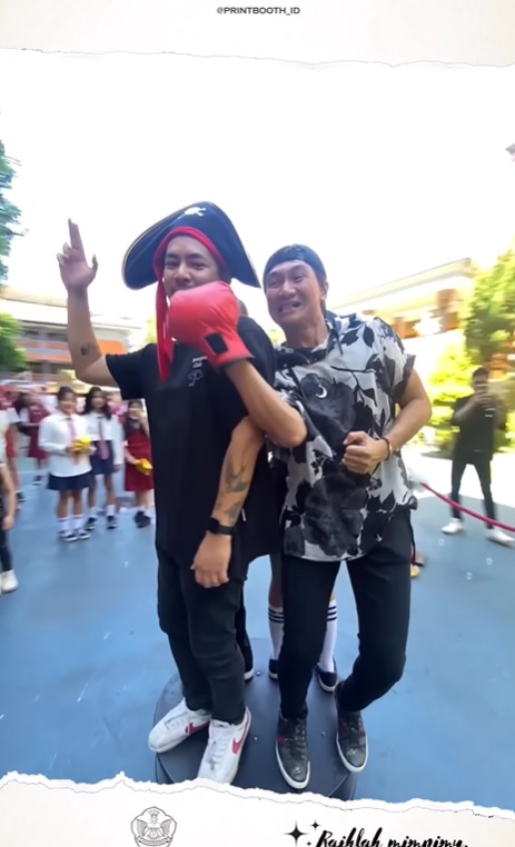 momen anji dan sheila marcia kompak dampingi anak wisuda © berbagai sumber