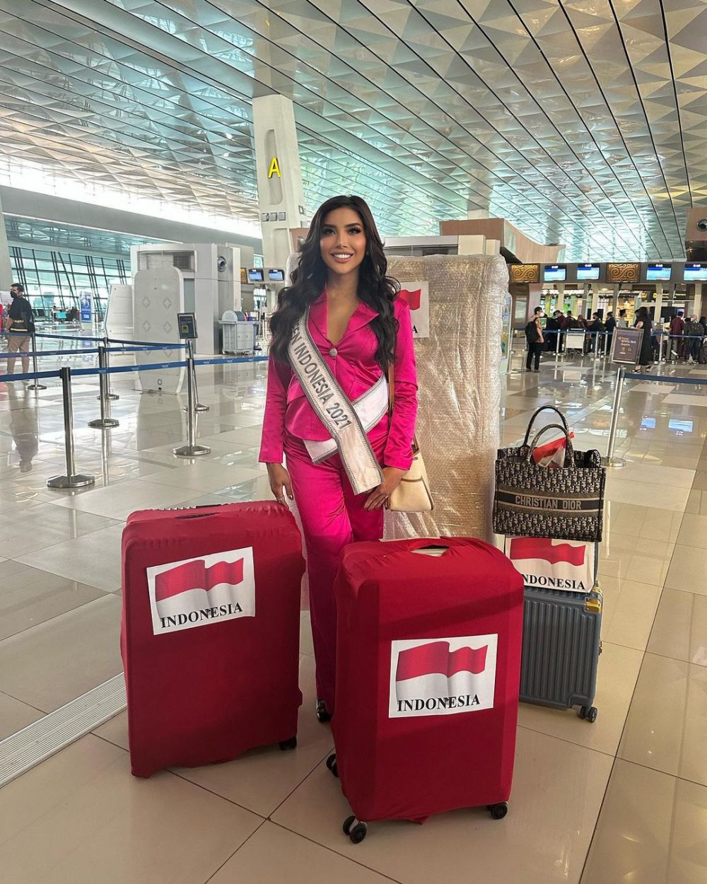 millen cyrus siap jadi wakil indonesia di ajang miss international queen 2023 © berbagai sumber