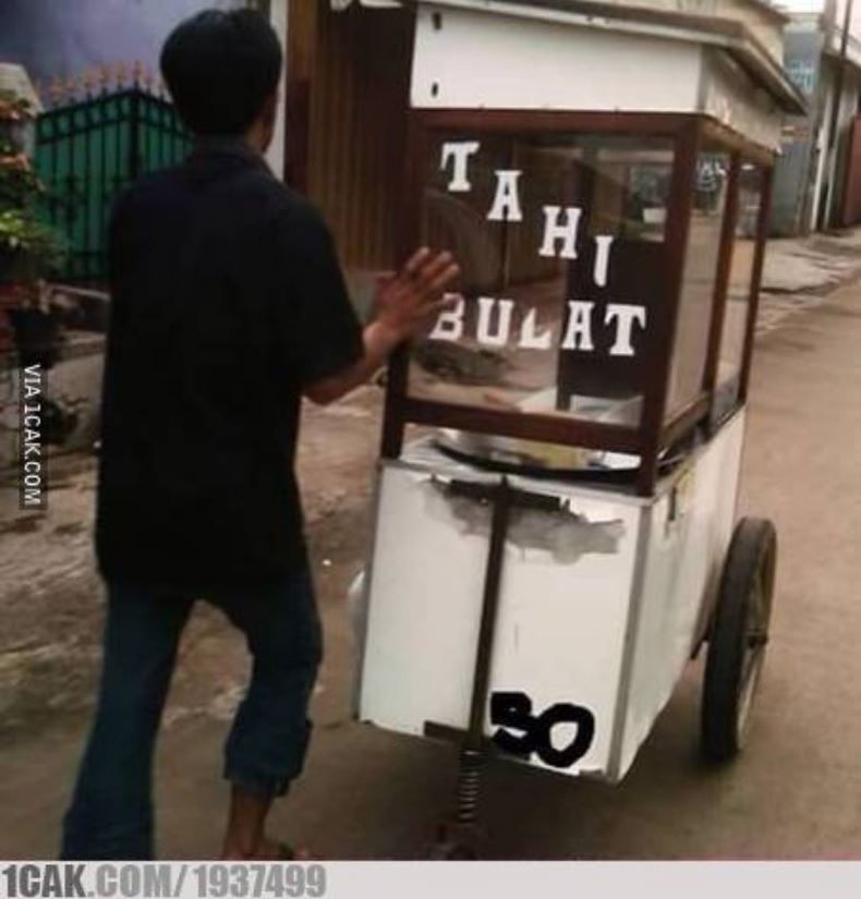 Potret kocak spanduk penjual gorengan Berbagai sumber