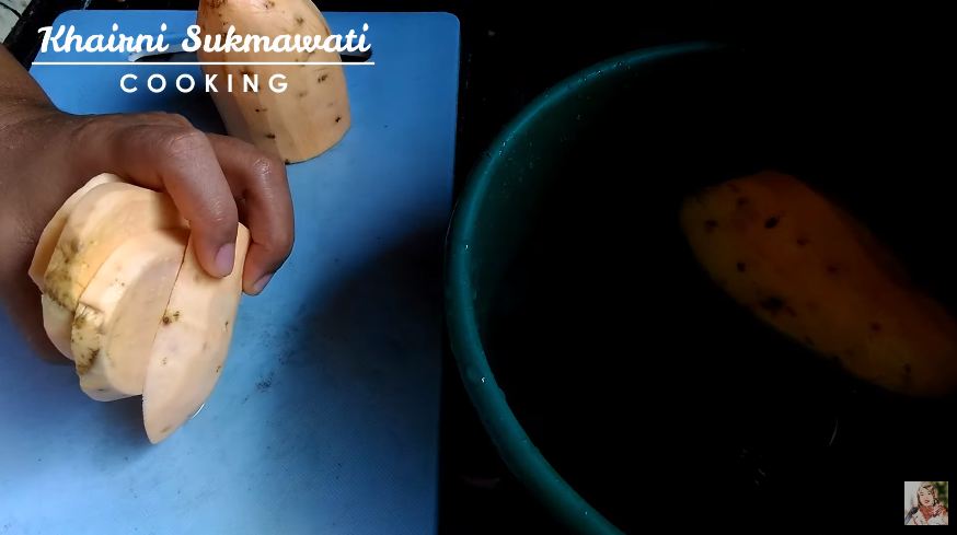 Tanpa perlu dikukus dulu, ini trik bikin ubi goreng agar hasilnya matang sempurna dan nggak berminyak