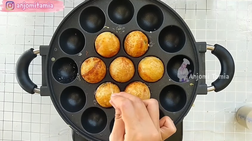 Trik jitu goreng adonan takoyaki supaya nggak hambar dan mudah kempis meski isinya kopong