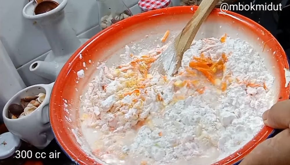 Bukan pakai tepung terigu, ini trik bikin bakwan jagung agar renyah dan tak ambyar saat digoreng