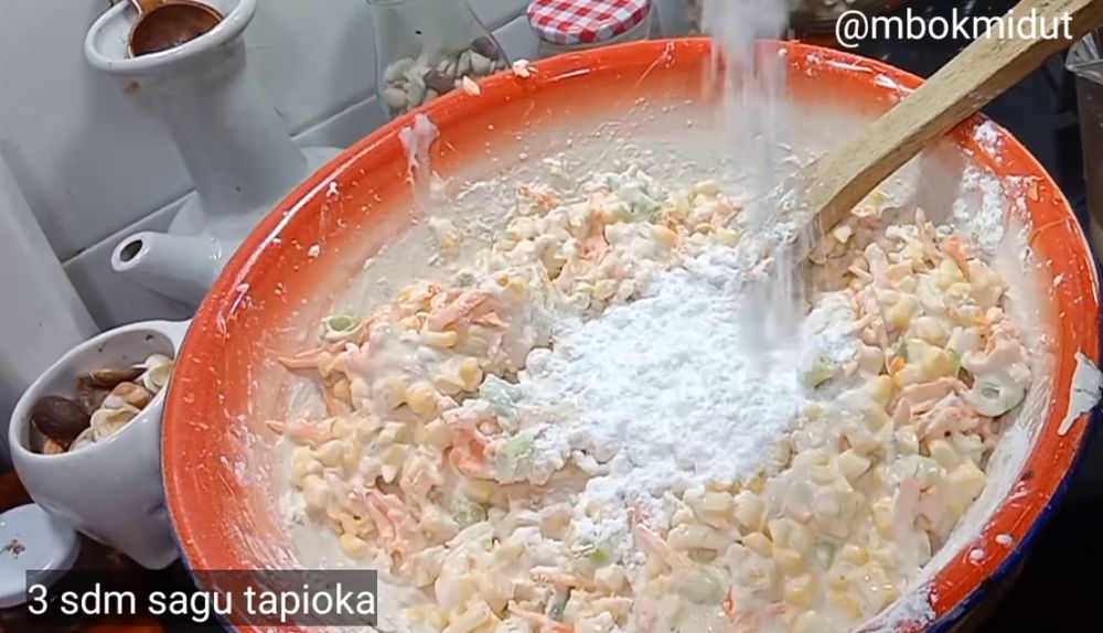 Bukan pakai tepung terigu, ini trik bikin bakwan jagung agar renyah dan tak ambyar saat digoreng