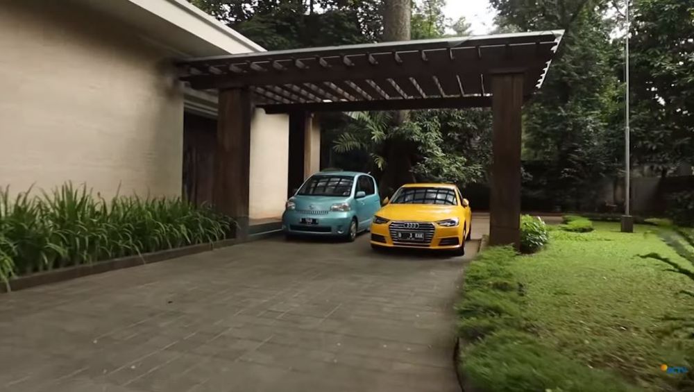 potret garasi mobil jusuf hamka © YouTube potret garasi mobil jusuf hamka © YouTube