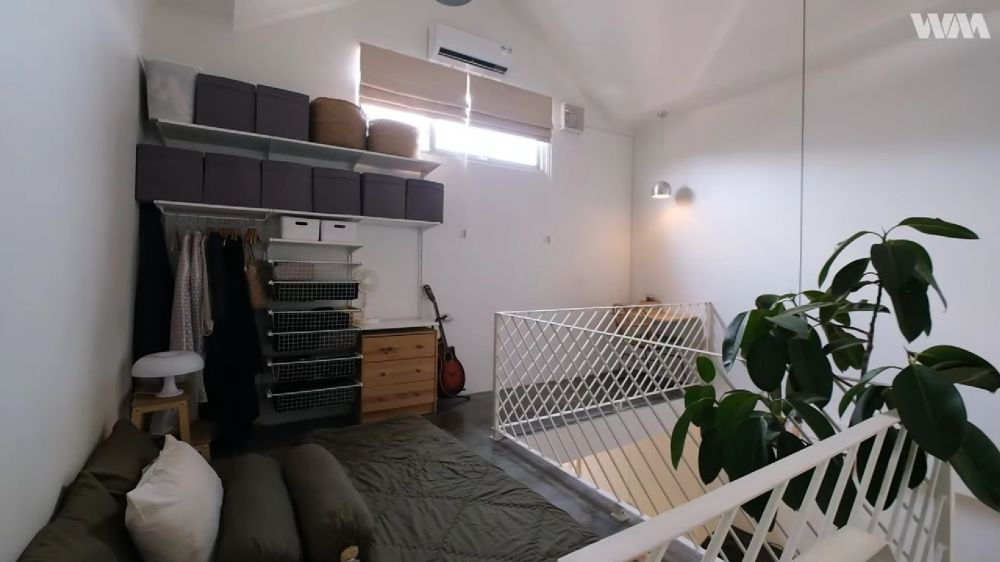 rumah sempit jadi hunian serba terbuka  © YouTube/WicakMifta