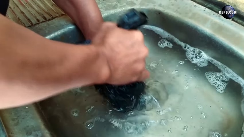 Hanya butuh waktu 3 menit, ini cara mengatasi wastafel mampet pakai barang bekas