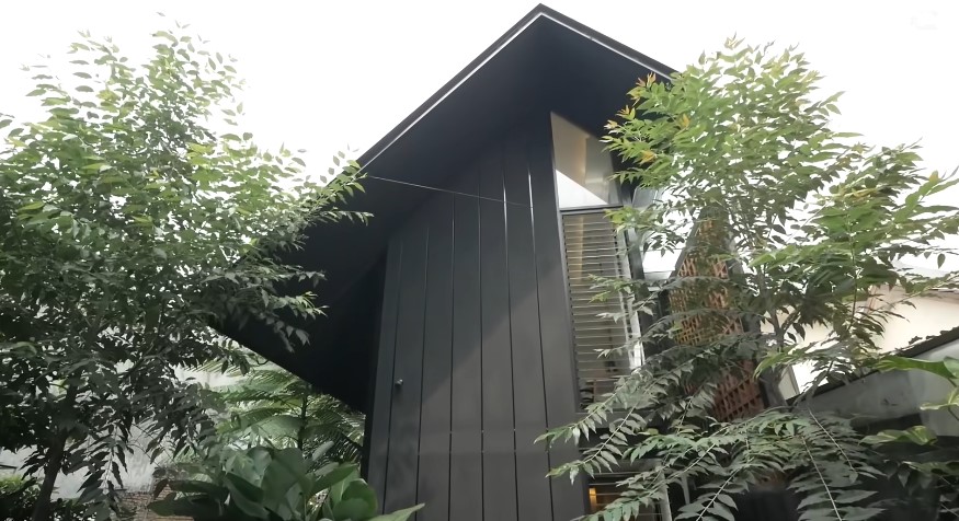 rumah mungil lebar 3 meter industrial © YouTube