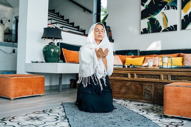 Arti mimpi melihat diri sendiri meninggal dalam Islam © 2023 brilio.net Arti mimpi melihat diri sendiri meninggal dalam Islam © 2023 brilio.net