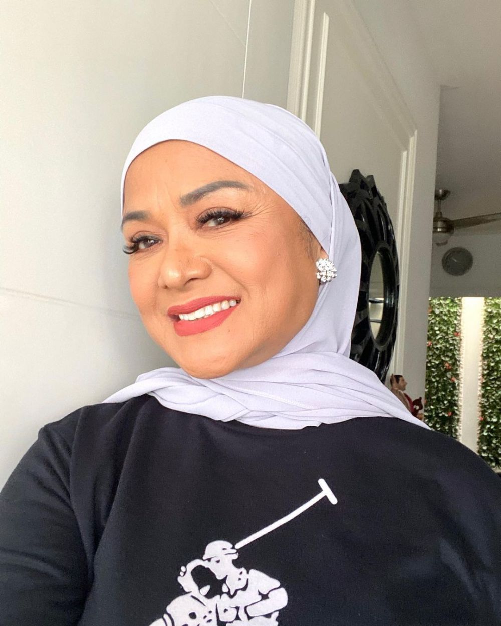 potret terbaru aktris era 80-an yang kini jualan makanan dan pakaian © berbagai sumber