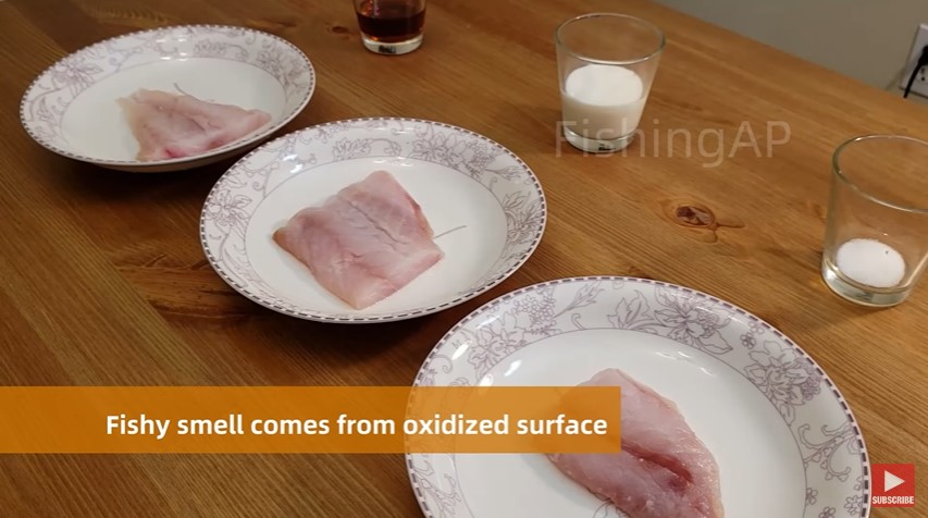 Bukan jeruk nipis atau garam, ini cara memarinasi daging ikan biar tak bau amis pakai 1 bahan