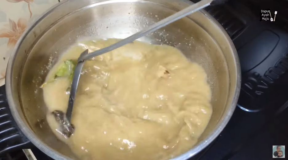 Trik mudah bikin tempe bacem agar hasilnya utuh, nggak menyerap banyak minyak, dan antigosong