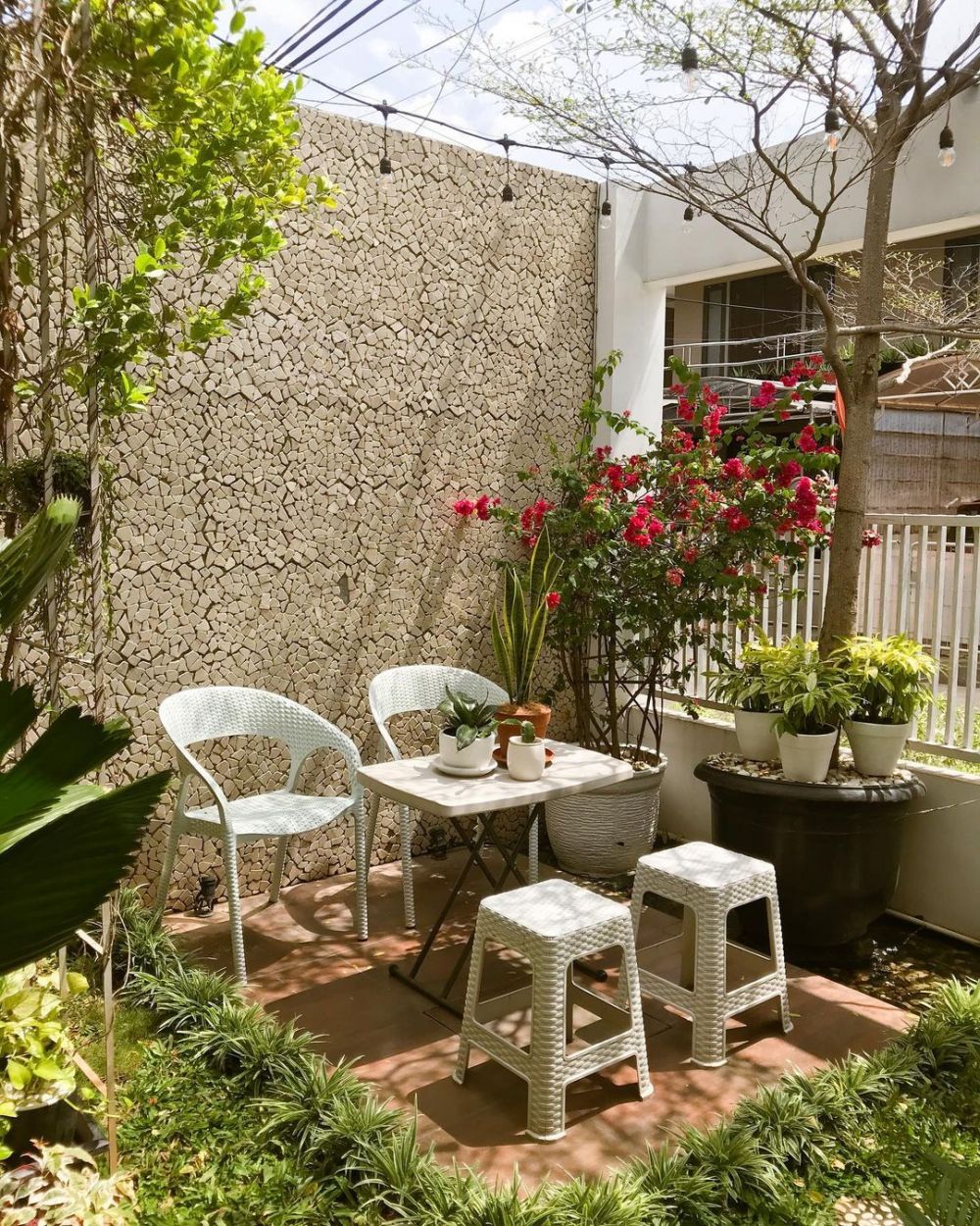 ruang tamu di teras tanpa atap © TikTok