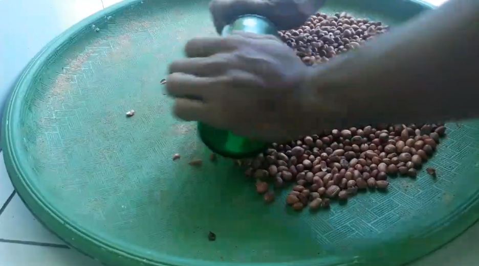 Cara mudah menghaluskan kacang tanah tanpa blender atau chopper, hasilnya halus sempurna