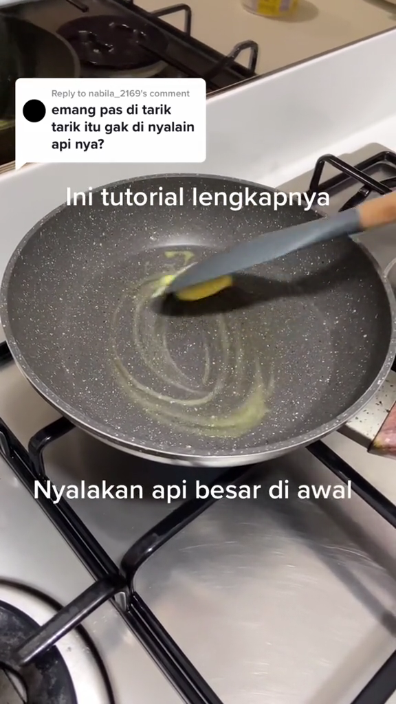 Tanpa perlu dicampur susu, ini cara bikin scrambled egg ala McD yang lembut, gurih, dan antigagal