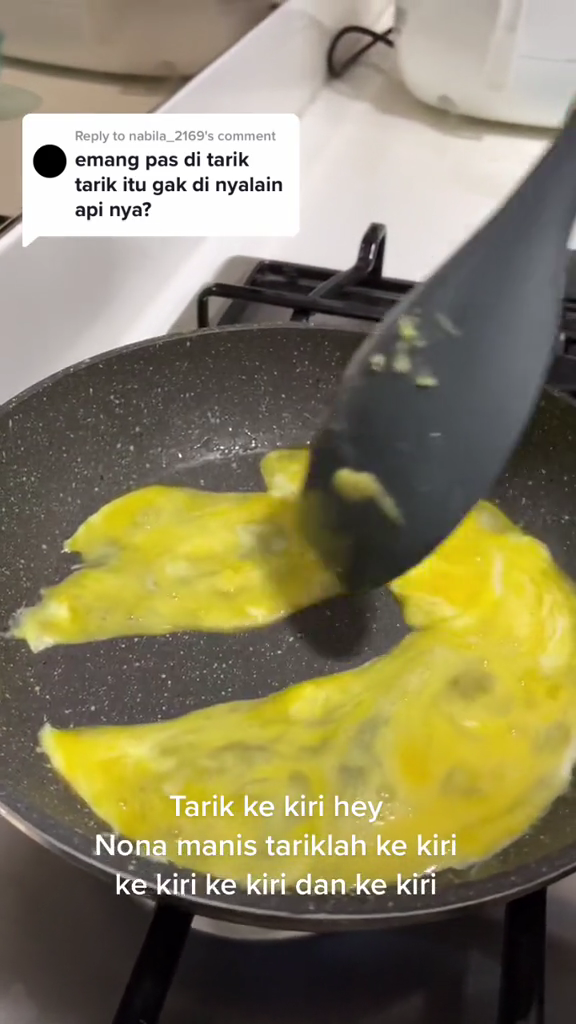 Tanpa perlu dicampur susu, ini cara bikin scrambled egg ala McD yang lembut, gurih, dan antigagal