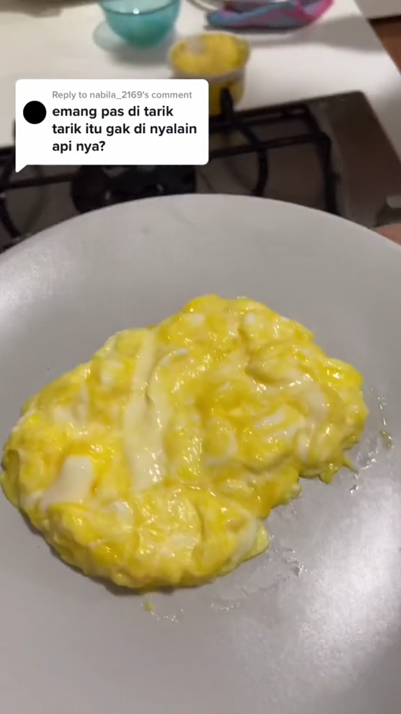 Tanpa perlu dicampur susu, ini cara bikin scrambled egg ala McD yang lembut, gurih, dan antigagal