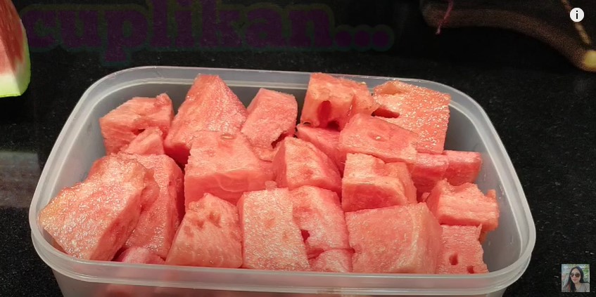 Nggak lagi-lagi kecele saat makan, ini cara jitu menghilangkan biji buah semangka