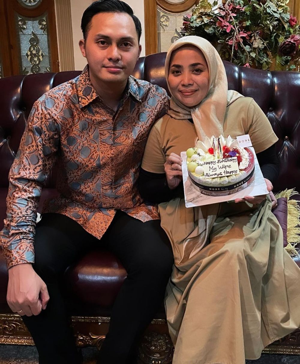 momen perayaan ultah muzdalifah sederhana bareng suami & anak © berbagai sumber momen perayaan ultah muzdalifah sederhana bareng suami & anak © berbagai sumber