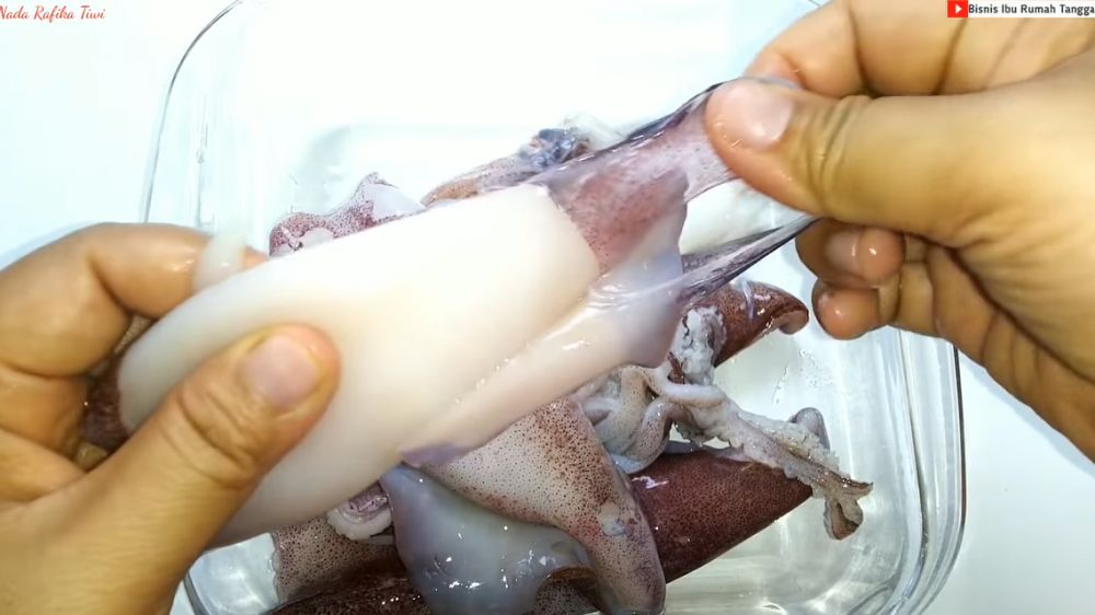 Trik mengolah cumi agar teksturnya empuk dan antiamis, cukup pakai 2 bahan