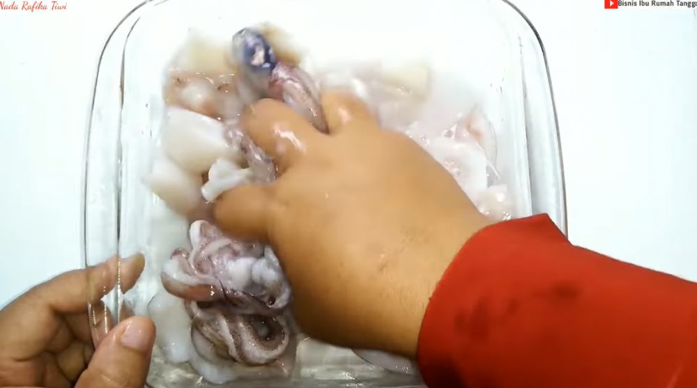 Trik mengolah cumi agar teksturnya empuk dan antiamis, cukup pakai 2 bahan