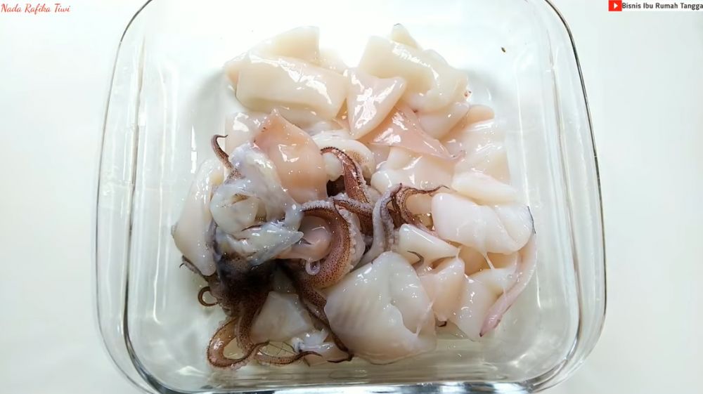 Trik mengolah cumi agar teksturnya empuk dan antiamis, cukup pakai 2 bahan