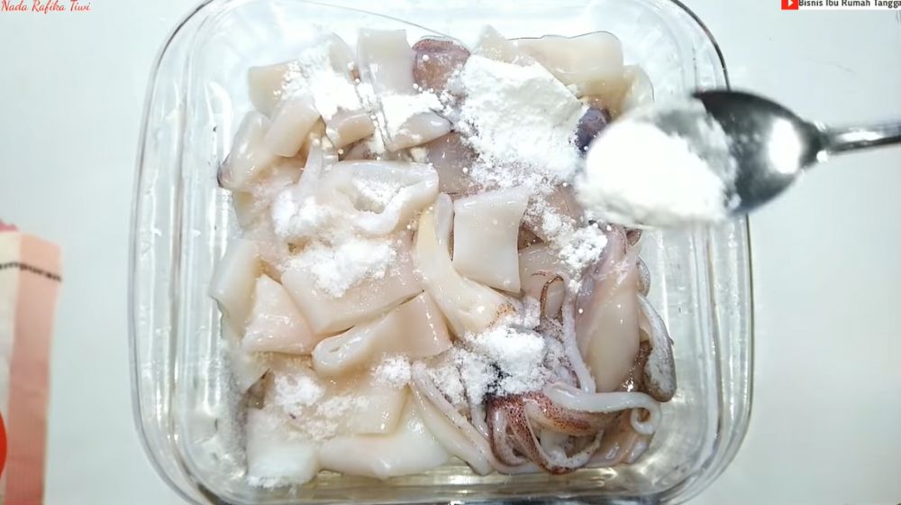 Trik mengolah cumi agar teksturnya empuk dan antiamis, cukup pakai 2 bahan