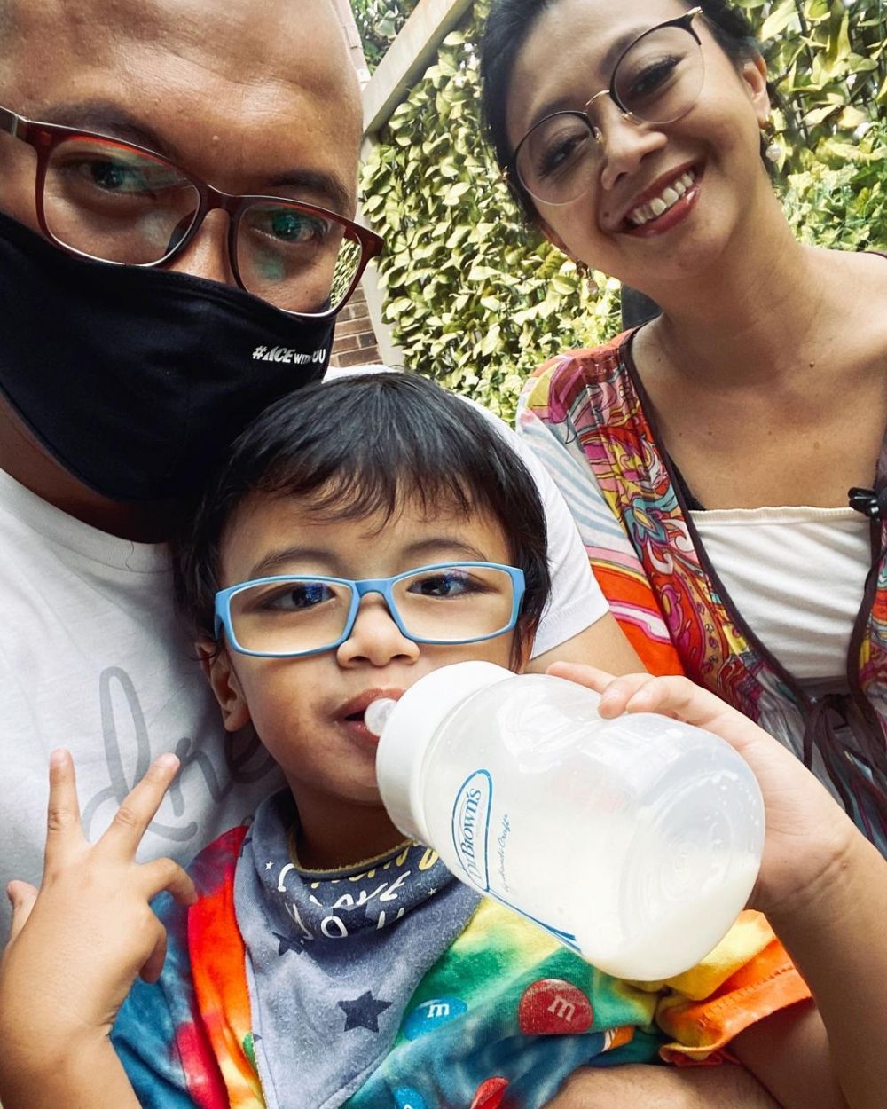 Potret kebersamaan Asri Welas dan Putra keduanya yang idap penyakit langka © 2023 brilio.net Potret kebersamaan Asri Welas dan Putra keduanya yang idap penyakit langka © 2023 brilio.net