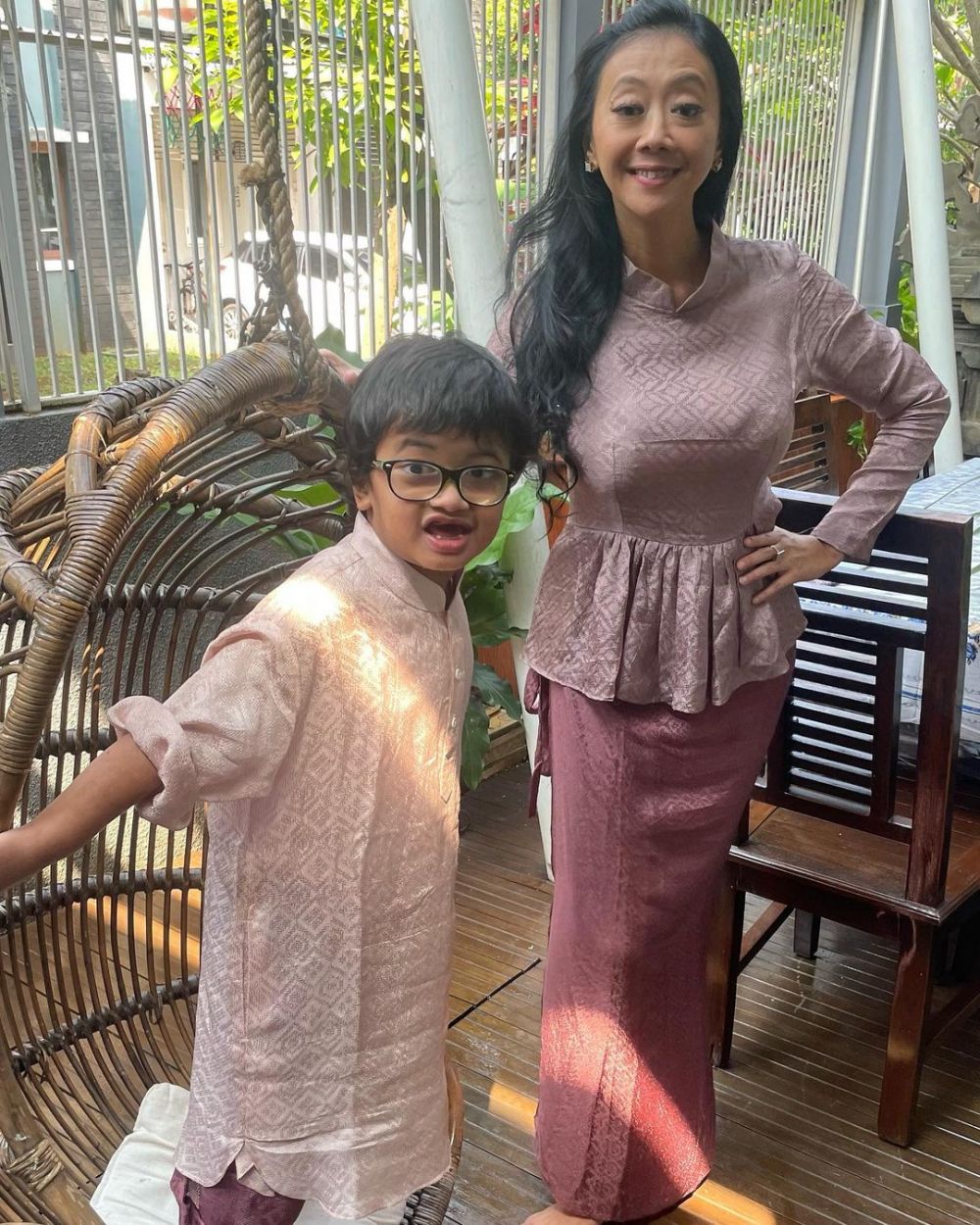 Potret kebersamaan Asri Welas dan Putra keduanya yang idap penyakit langka © 2023 brilio.net Potret kebersamaan Asri Welas dan Putra keduanya yang idap penyakit langka © 2023 brilio.net