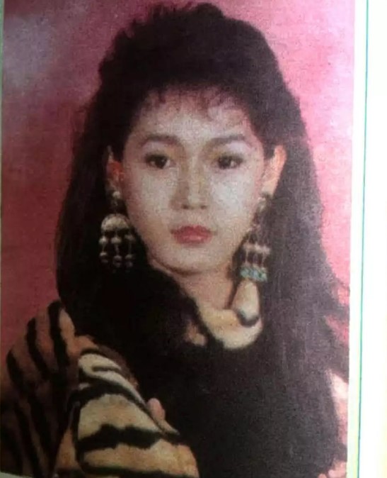 Wanita rambut ikal punya rumah 20 M © berbagai sumber Wanita rambut ikal punya rumah 20 M © berbagai sumber