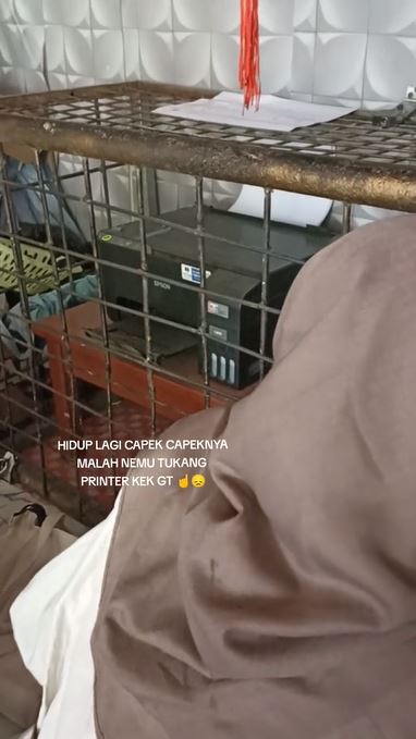 Penampakan unik komputer di tempat fotocopy TikTok