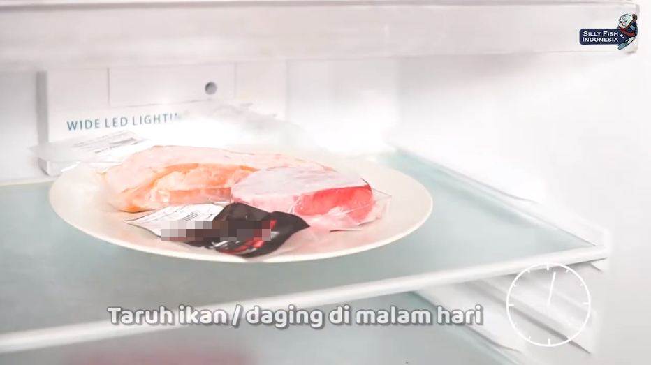 Bukan direndam air panas, ini trik mencairkan frozen food agar bisa langsung dimasak