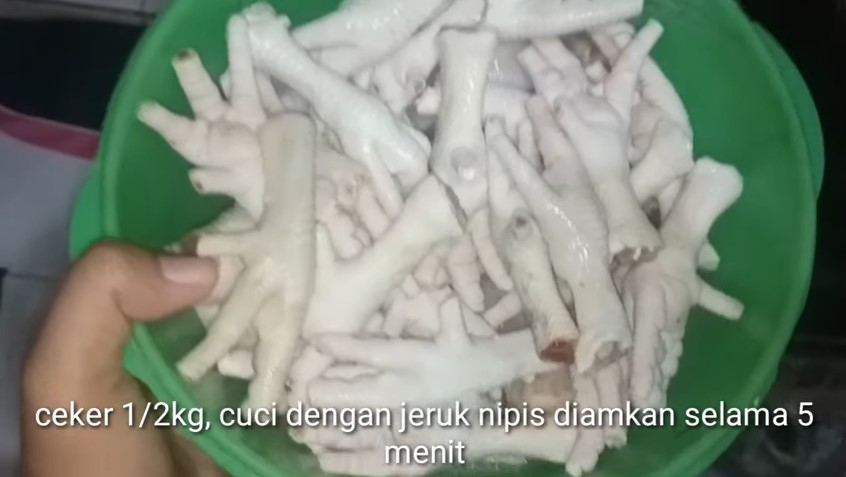 Hanya butuh 15 menit, trik merebus ceker ayam ini hemat gas meski tanpa presto